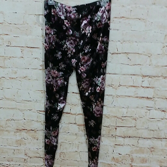 4 for $25💟 No Comment | Floral skinny pant - Picture 2 of 2